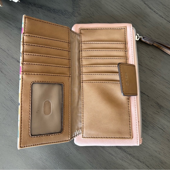 Relic Wristlet - Picture 2 of 4